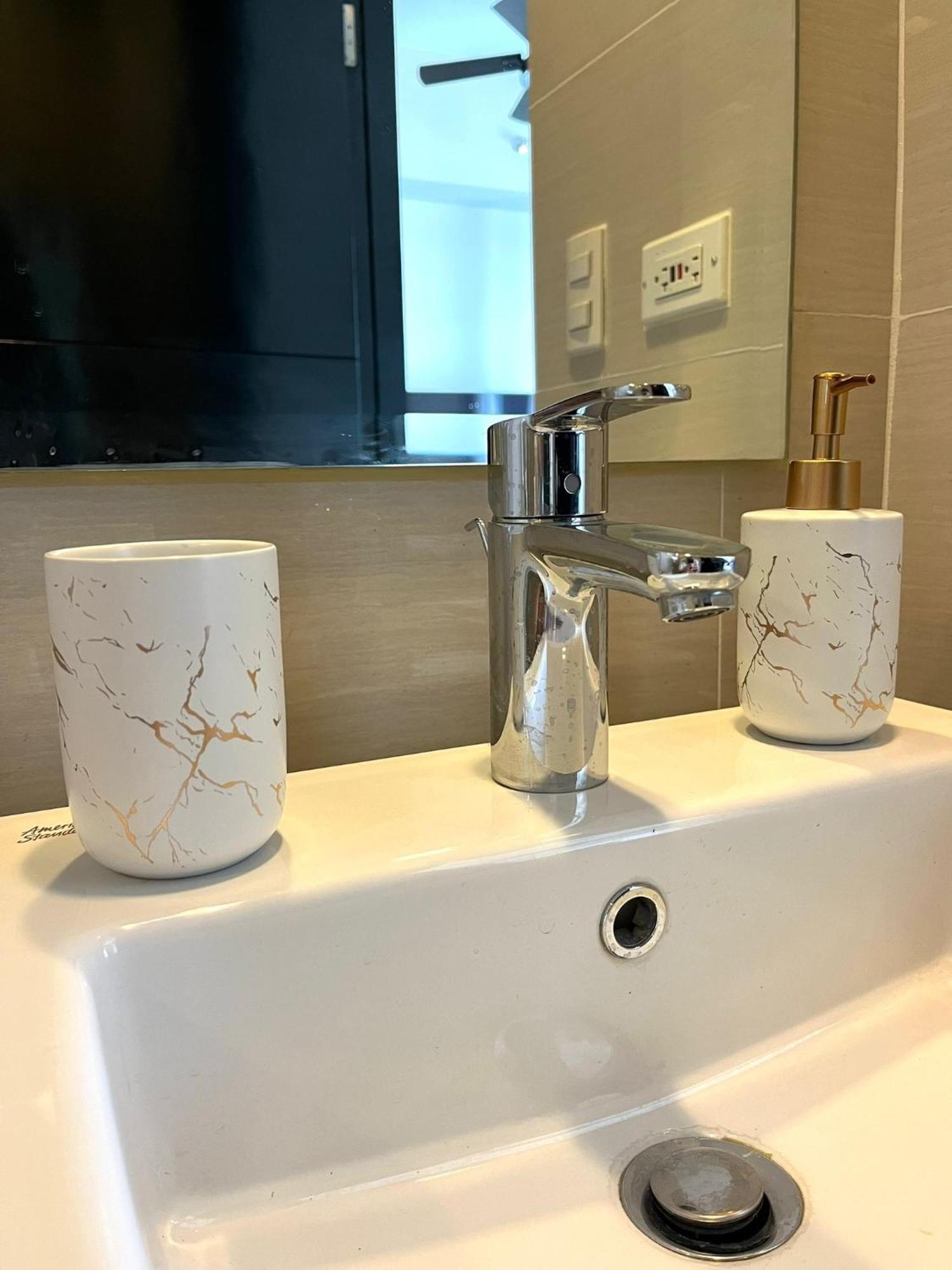 Studio At 81 Newport Boulevard Near Naia With Free Access To All Amenities Up To 2 Pax Manille Extérieur photo