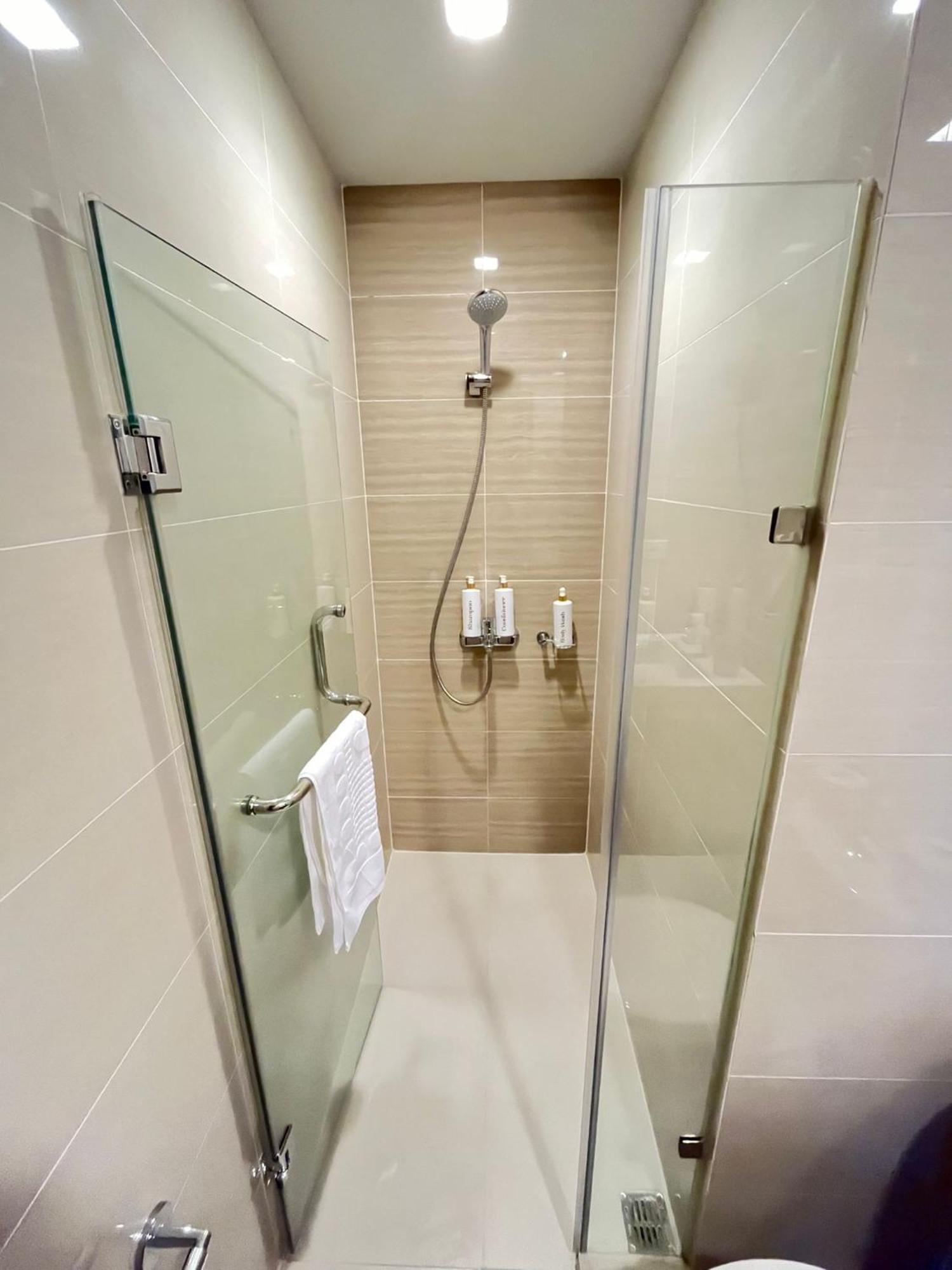 Studio At 81 Newport Boulevard Near Naia With Free Access To All Amenities Up To 2 Pax Manille Extérieur photo
