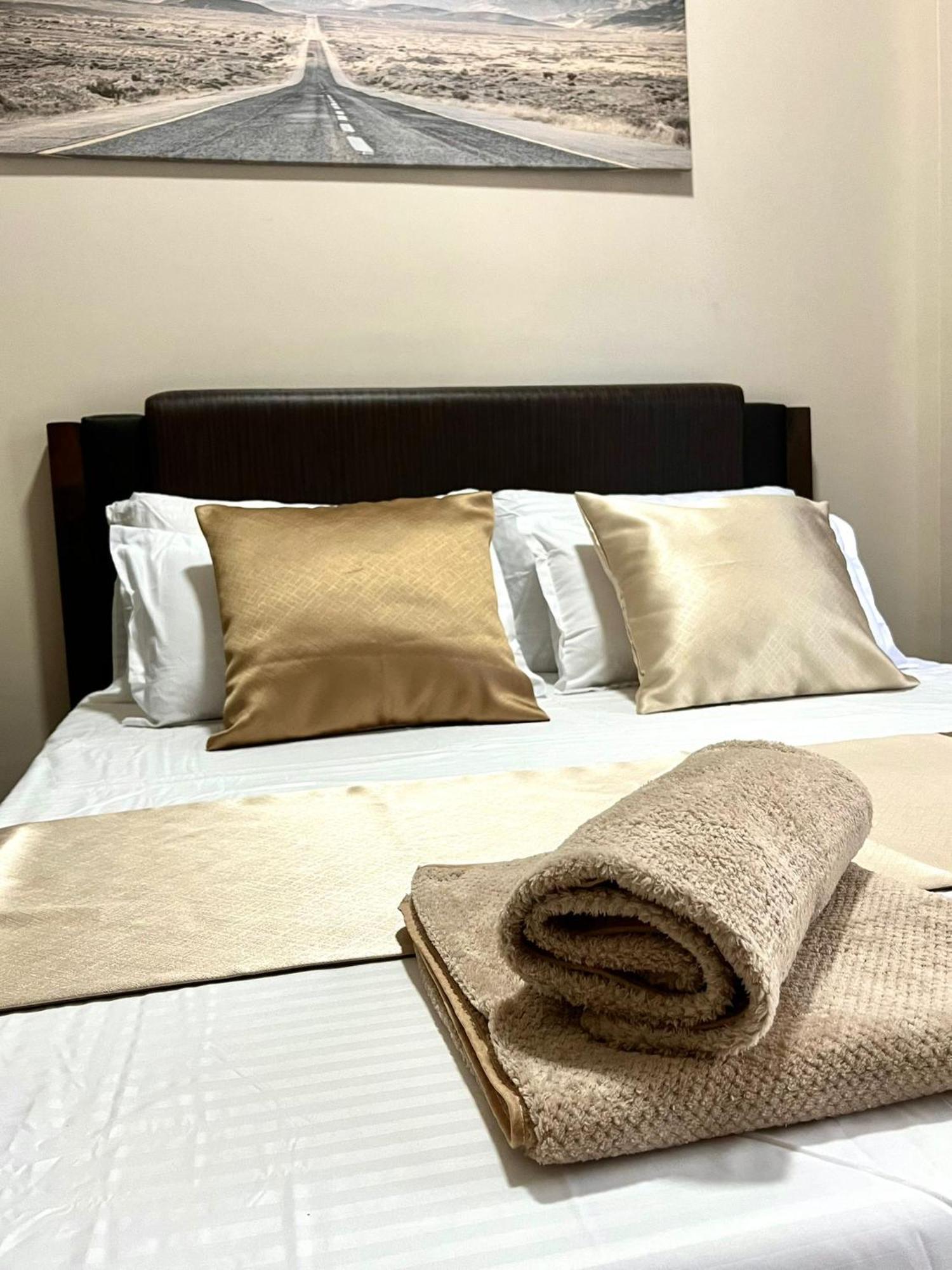 Studio At 81 Newport Boulevard Near Naia With Free Access To All Amenities Up To 2 Pax Manille Extérieur photo